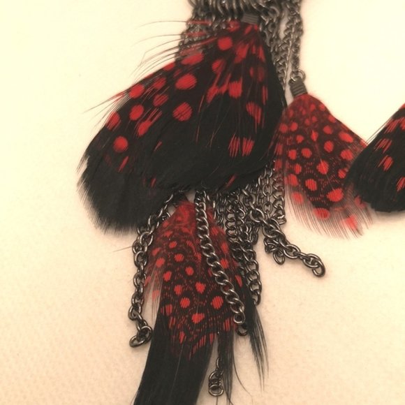 Feather and chain drop earrings - Picture 4 of 6